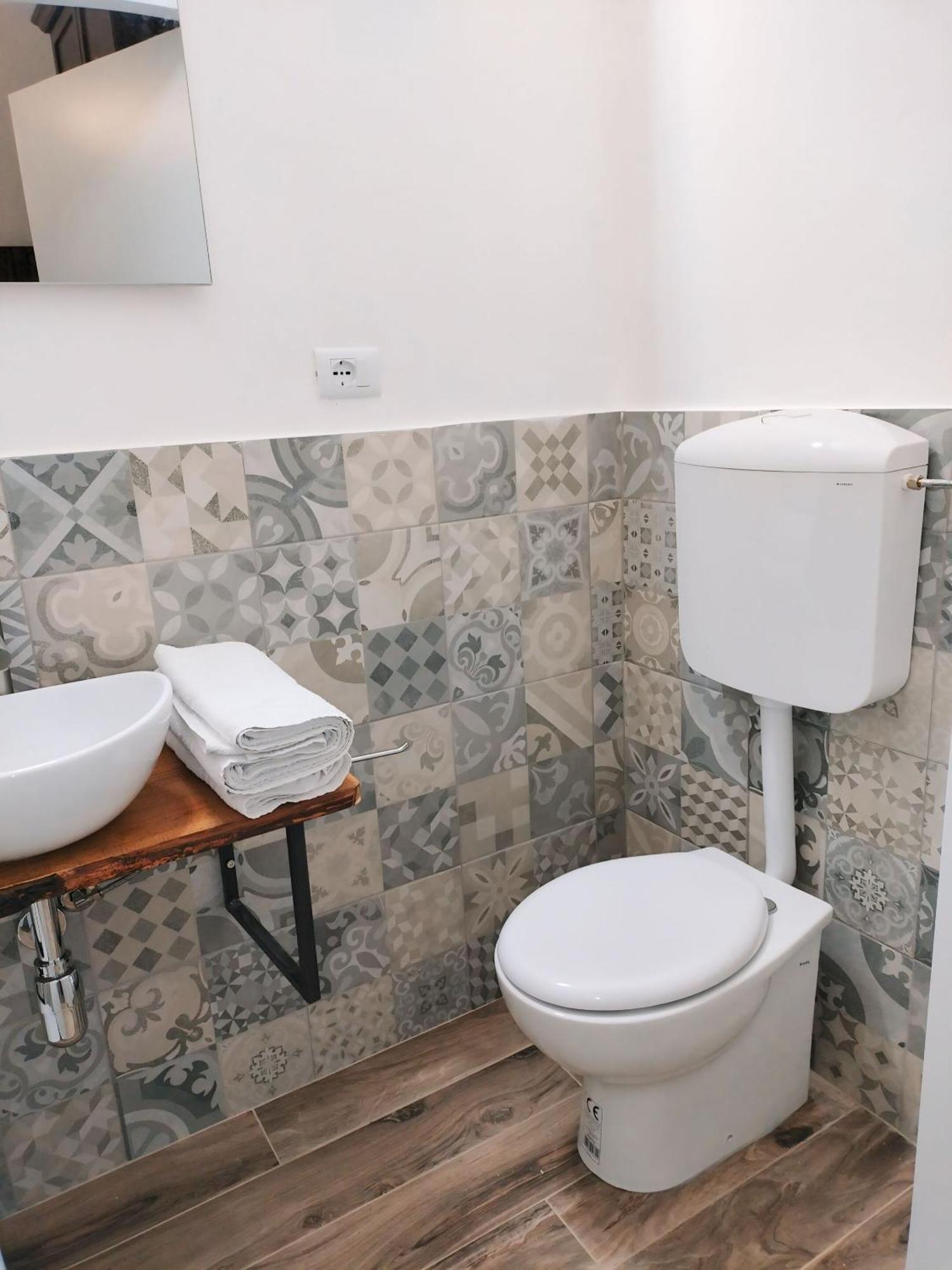 Double Room Private Bathroom